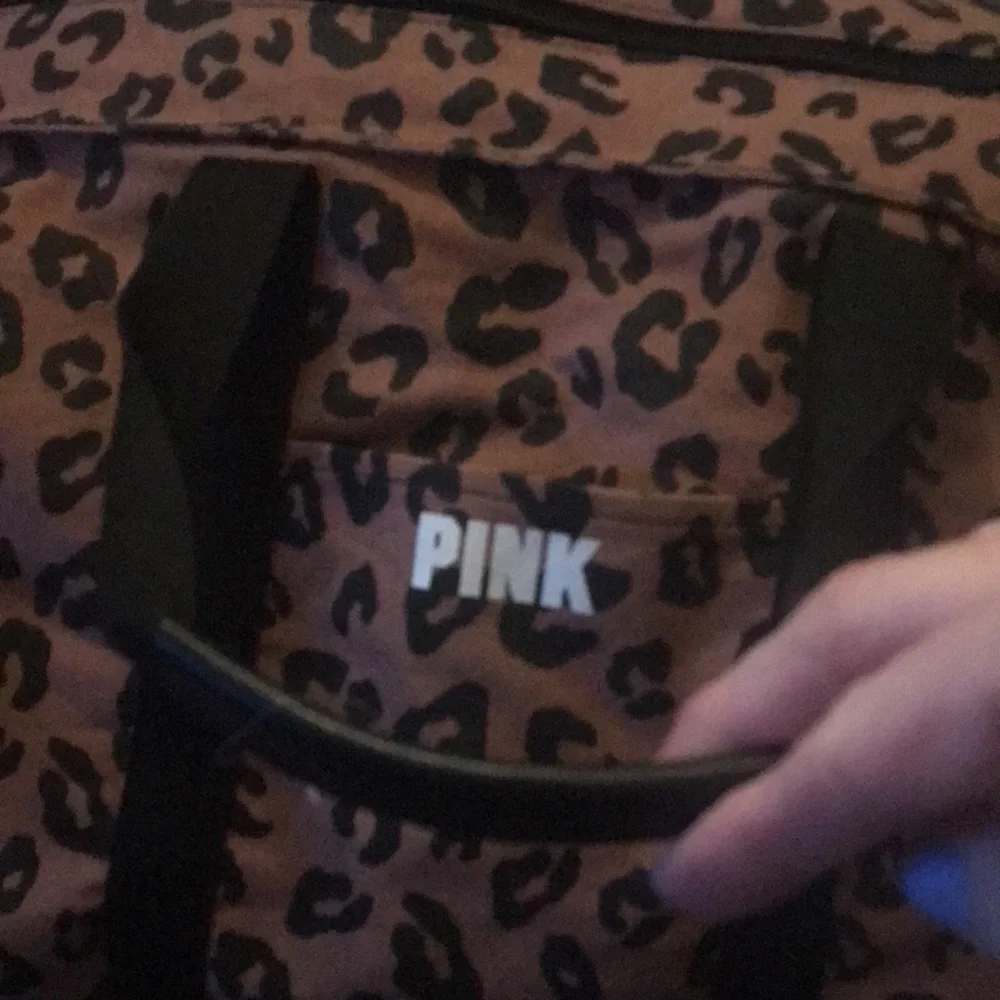 Victoria Secrets Pink Cheetah Print! Weekender Bag! GUC! No rips, or stains!